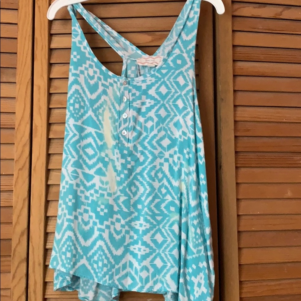 blue tank top